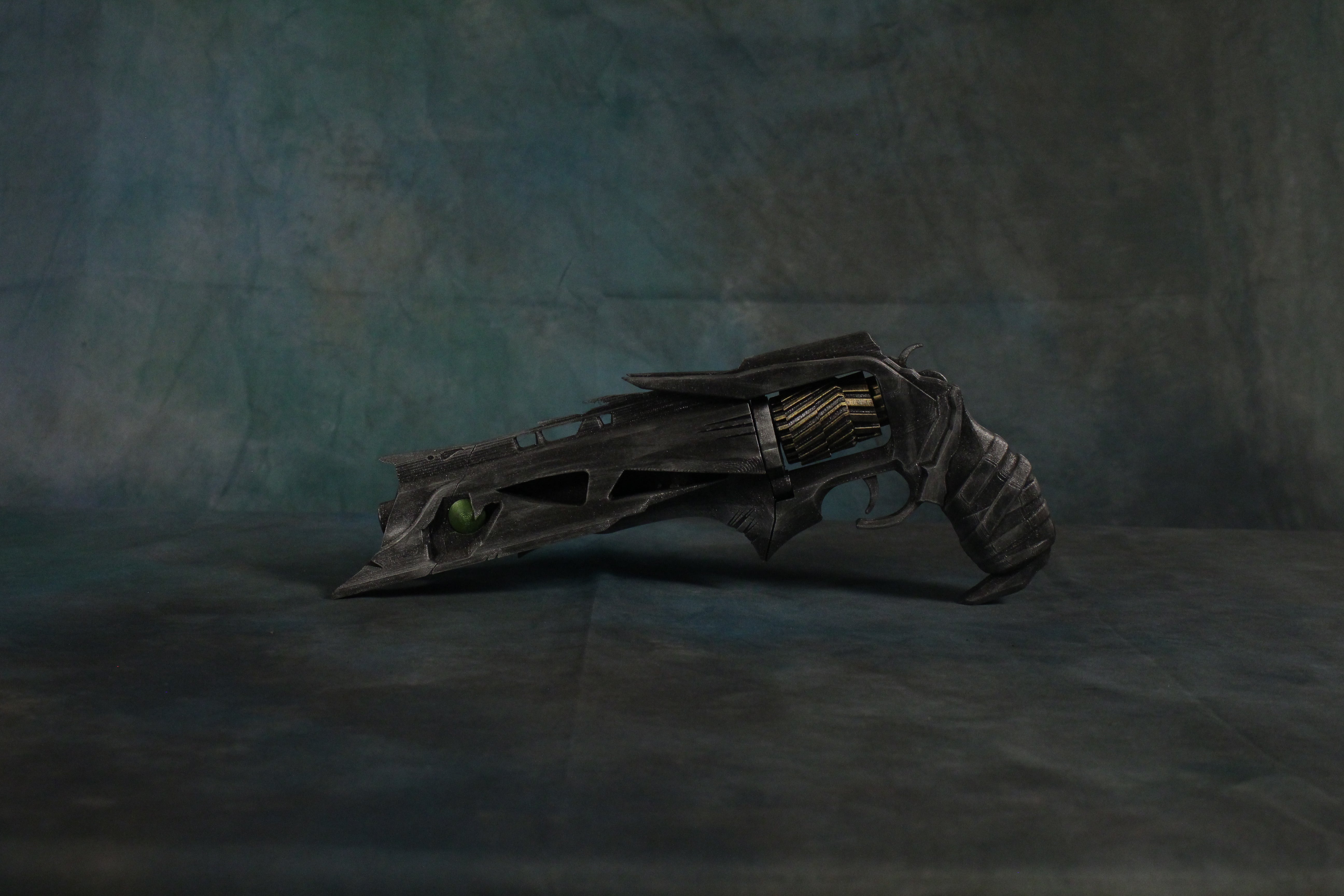 Thorn Destiny 2 1:1 Cosplay Item Stand Included