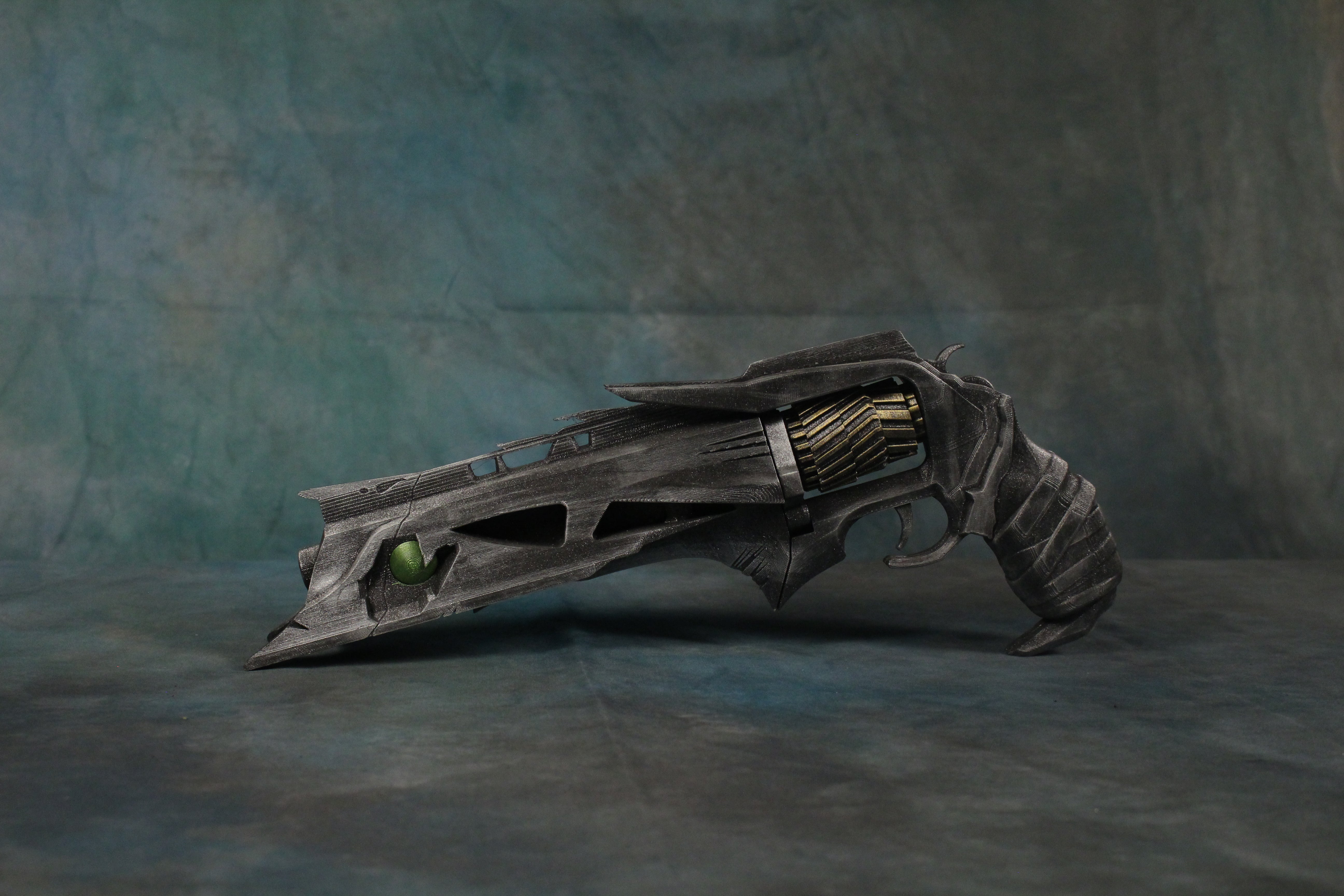 Thorn Destiny 2 1:1 Cosplay Item Stand Included