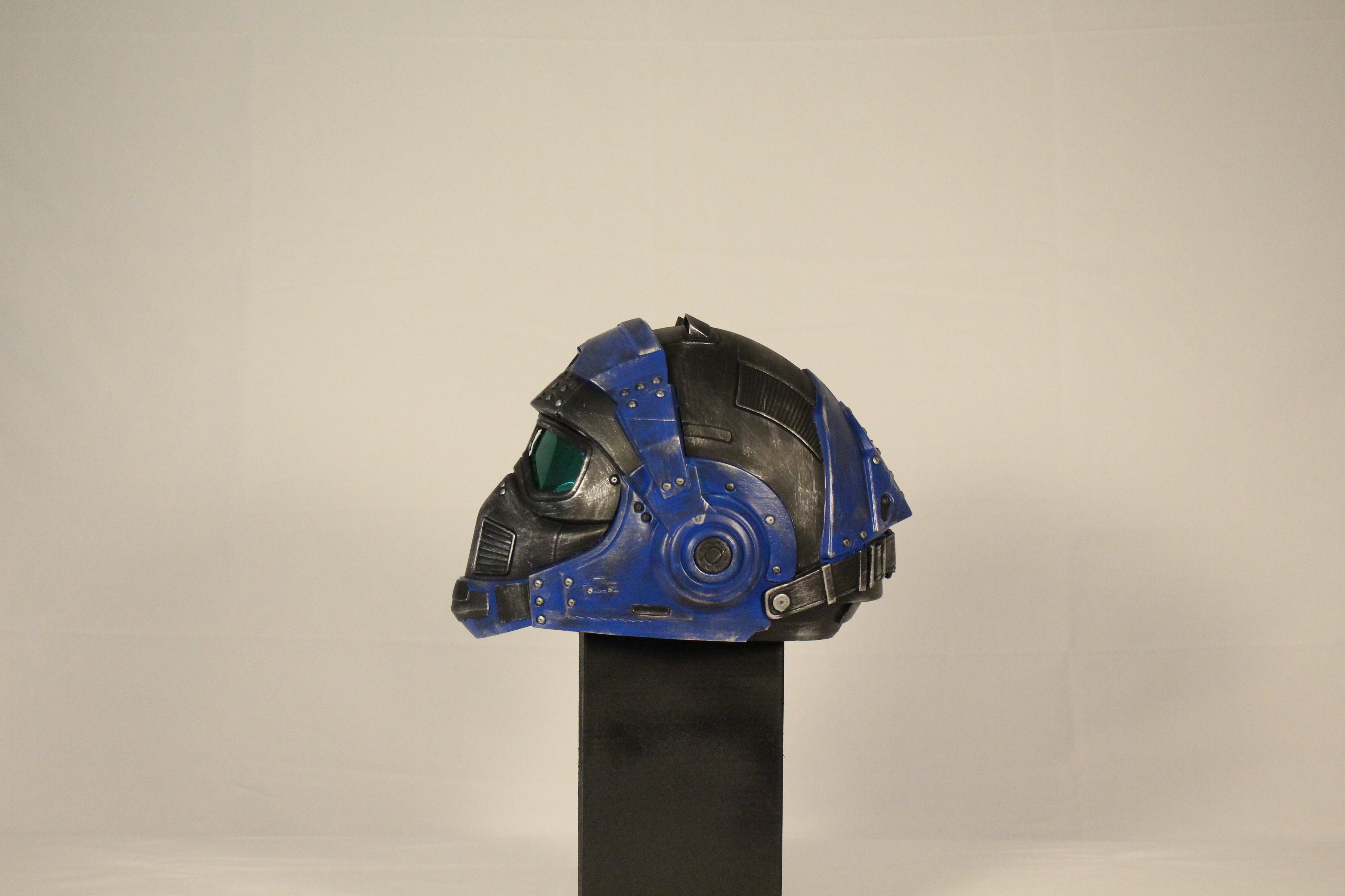 gears of war carmine motorcycle helmet Benjamin Carmine Helmet Gears of War Cosplay Prop – Lone Star Cosplay