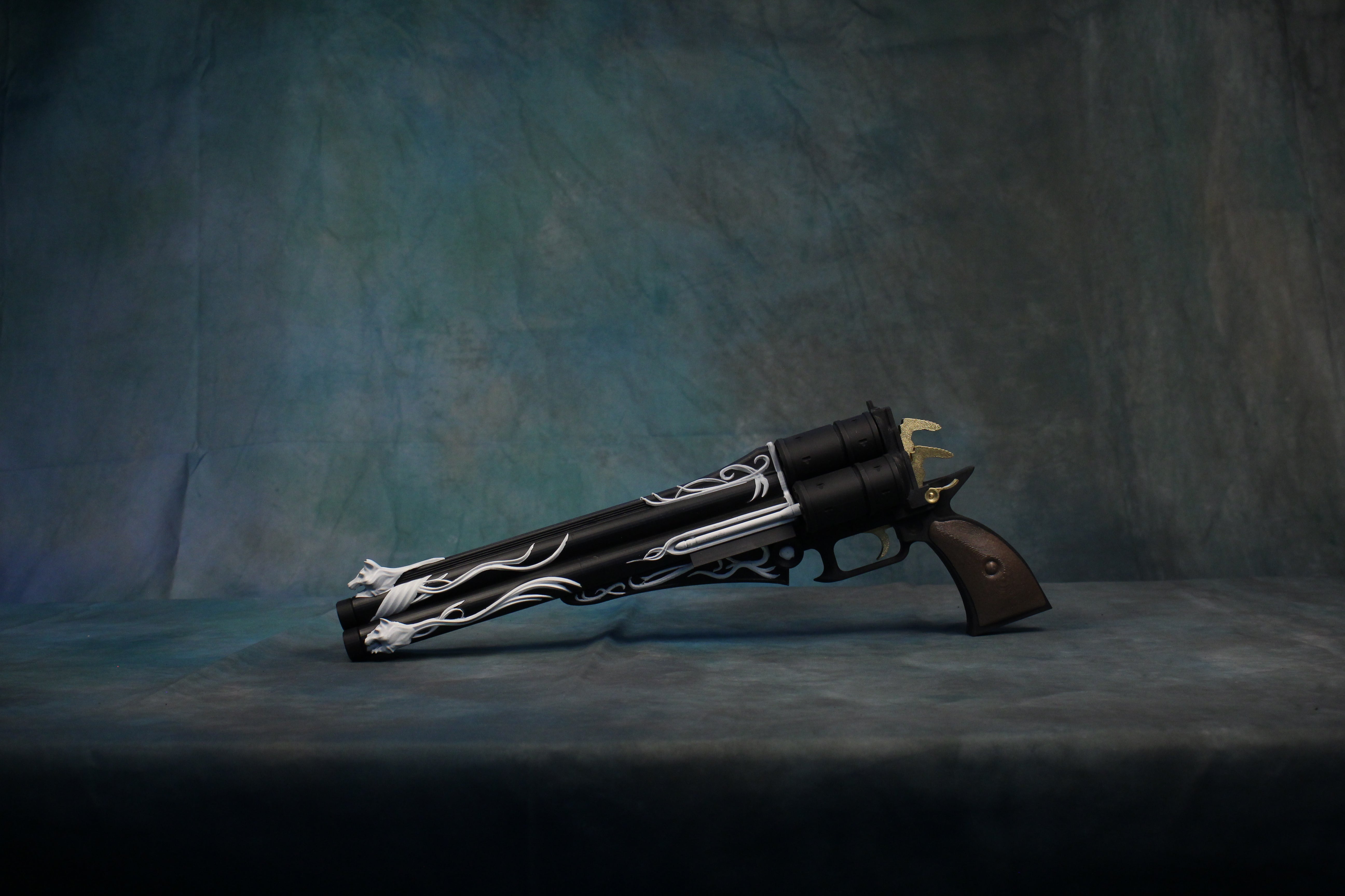 Vincent Cerberus Final Fantasy VII 1:1 Cosplay Item Stand Included