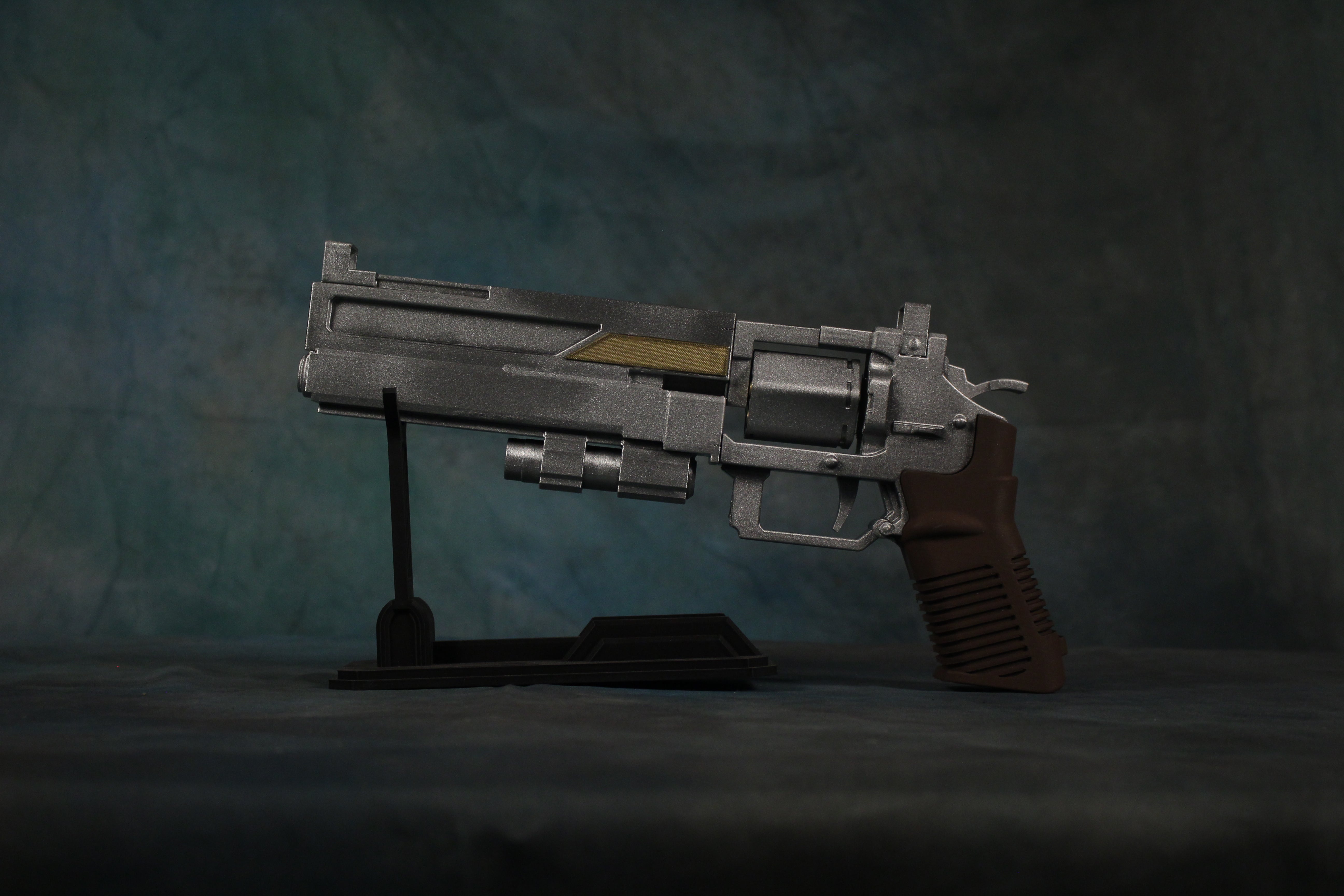 P-4 Senator Helldivers 2 1:1 Cosplay Prop
