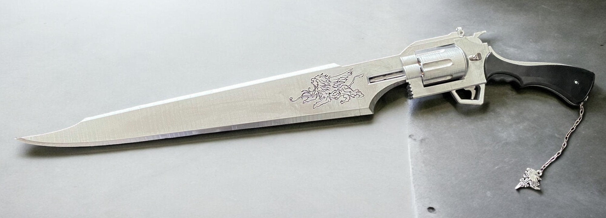 Squall's Gunblade Final Fantasy VIII 1:1 cosplay prop replica 90cm