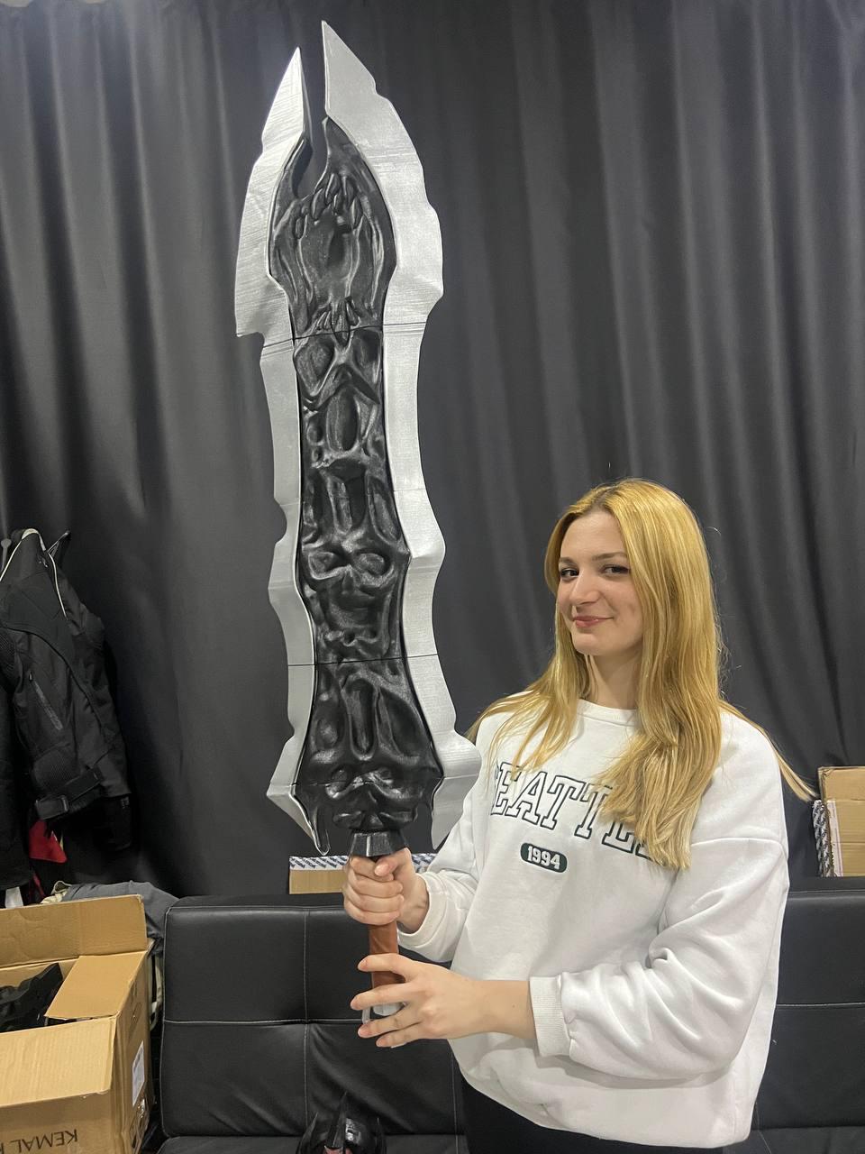 Chaoseater Sword Darksiders 1:1 cosplay replica - guard detail