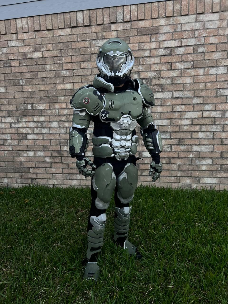 Doom Slayer Armor V2 white and black accents