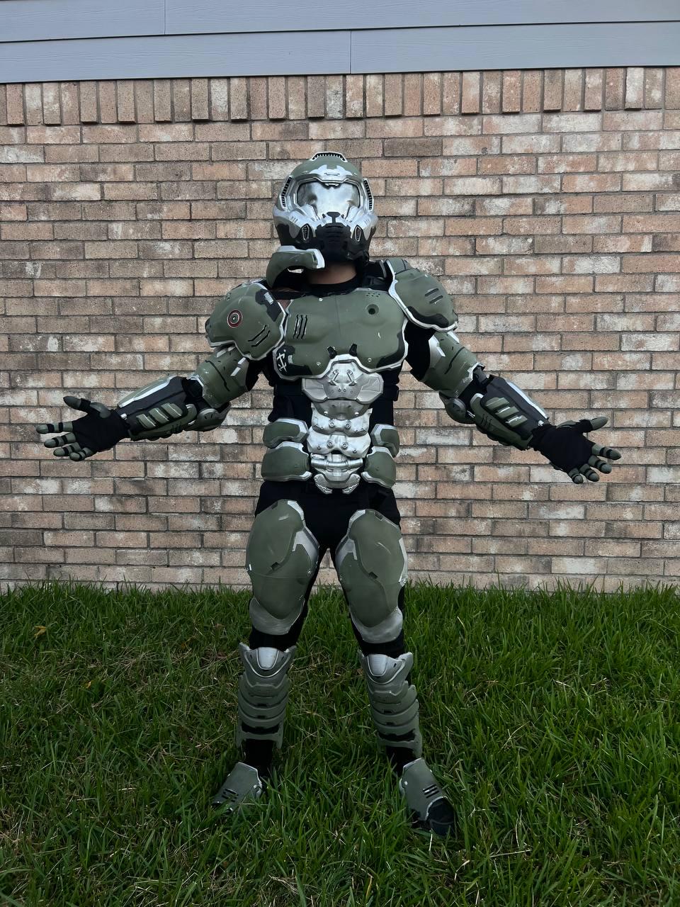 Doom Slayer Armor V2 with breathing apparatus details